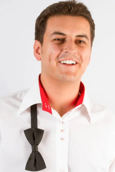 Foto Primer Plano Del Hombre Sonriente Con Camisa Abierta Pajarita — Foto de Stock