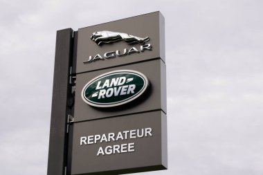 Bordeaux, Aquitaine / Fransa - 10: 30 2019: Jaguar imzalı Land Raguar perakende satış aracı logosu İngiliz marka otomobiller satış mağazası
