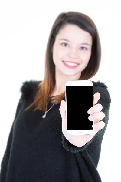 화면없는 스마트폰을 고립된 여성의 — 스톡 사진