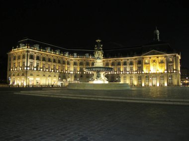De La Bourse 'un Bordeaux şehrinde gece vakti Fransa Unesco Dünya Mirası