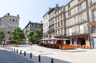 Bordeaux, Aquitaine / Fransa - 10: 30 2019: Bordeaux ortaçağ meydanı Saint Pierre şehir merkezinde