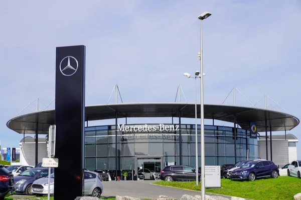 Burdeos Aquitania Francia 2019 Mercedes Car Emblem Dealership Sign Store — Foto de Stock