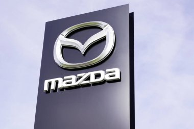 Bordeaux, Aquitaine / Fransa - 10 02 2019: Mazda mağaza otomobil bayii Japon otomotiv üreticisi