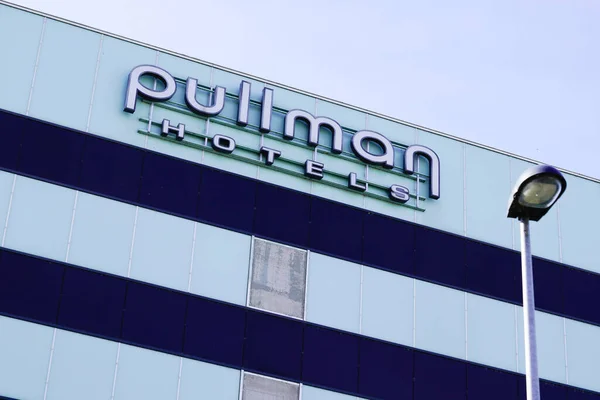 Бордо Аквитания Франция 2019 Отели Pullman Building Hotel Sign Logo — стоковое фото