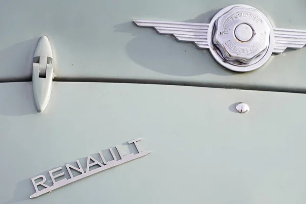 Бордо Аквитания Франция 2019 Знак Логотипа Renault Старинном Ретро Автомобиле — стоковое фото