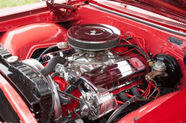 Bordeaux, Aquitaine / France - 11 07 2019: klasik bir arabanın motor detayları