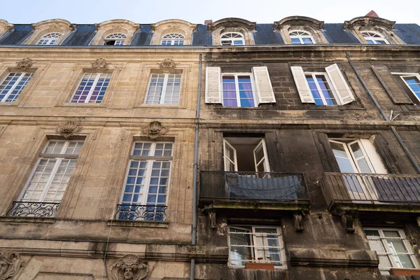 Diferencia Entre Fachada Del Edificio Casa Lavada Sucia Antes Después — Foto de Stock