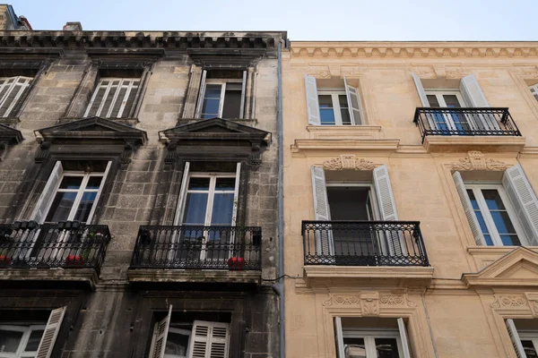 Diferencia Entre Fachada Casa Del Edificio Limpiado Lavado Una Sucia — Foto de Stock