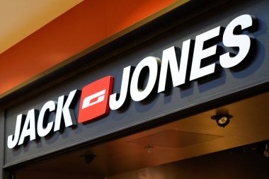 Bordeaux, Aquitaine / Fransa - 11 07 2019: Jack & Jones mağaza tabelası moda mağazası giyim şirketi Danimarka marka butik