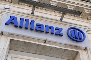 Bordeaux, Aquitaine / Fransa - 11 13 2019: allianz logosu sigorta bürosunun finansal hizmet sağlayıcıları