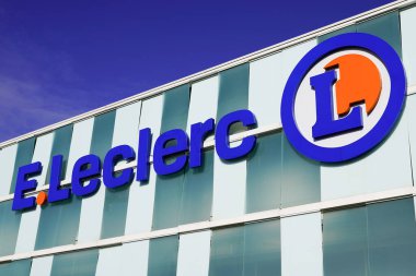 Bordeaux, Aquitaine / Fransa - 11 13 2019: E.Leclerc hipermarket mağazası duvarına lekter mağaza işareti logosu