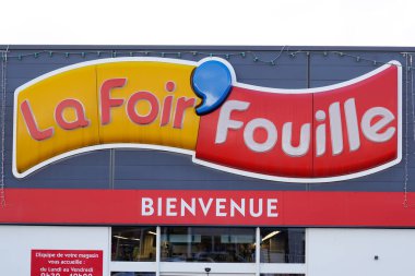 Bordeaux, Aquitaine / Fransa - 11 13: 2019: La Foir Fouille işaret levhası fransız mağaza zinciri Foir 'Fouille ucuz dekoratif ürünleri satıyor