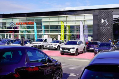 Bordeaux, Aquitaine / France - 11 13 2019: Ds otomobil sitroen bayii, Fransız otomobil üreticisi Group Psa peugeot citroen