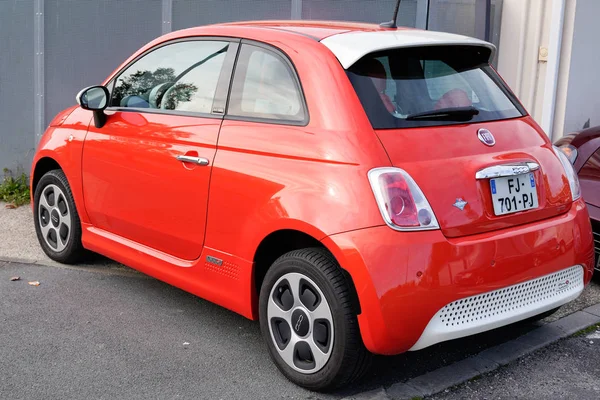 Бордо Аквитания Франция 2019 Задний Автомобиль Fiat 500E 500 Электрический — стоковое фото