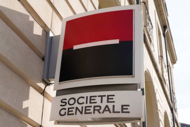 Bordeaux, Aquitaine / Fransa - 11 19 2019: Societe generale ait logo Fransız bankası tabelası sokak cephesinde