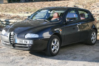 Bordeaux, Aquitaine / Fransa - 11 19 2019: Alfa Romeo 147 siyah deri döşeme