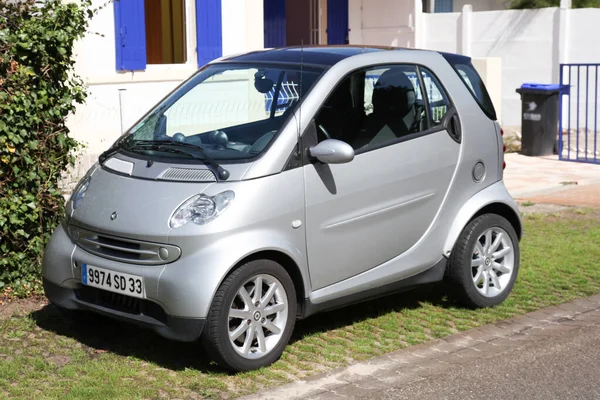 Бордо Аквитания Франция 2019 Два Автомобиля Smart Two Grey Little — стоковое фото