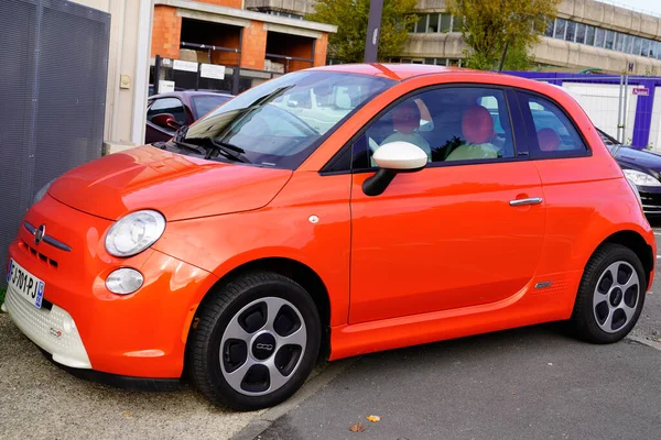 Бордо Аквитания Франция 2019 Электрический 500 Fiat 500E Car Car — стоковое фото