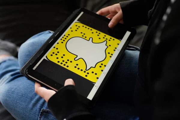 Bordeaux Aquitaine France 2019 Snapchat Écran Tablette Logo Application Signe — Photo