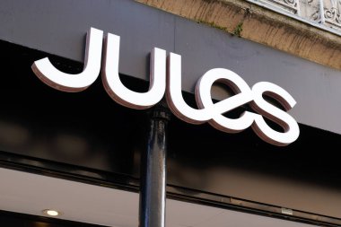 Bordeaux, Aquitaine / Fransa - 12 04 2019: jules logo dükkanı ön tabela dükkanı Fransız moda perakendecisi giyim mağazası
