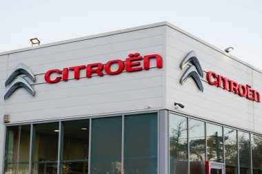 Bordeaux, Aquitaine / Fransa - 12 04 2019: Citroen çift logo bayii otomobil mağazası araçları