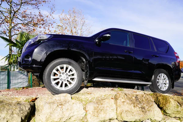 Bordeaux Aquitaine France 2019 Toyota Land Cruiser Vůz Skalách Přední — Stock fotografie