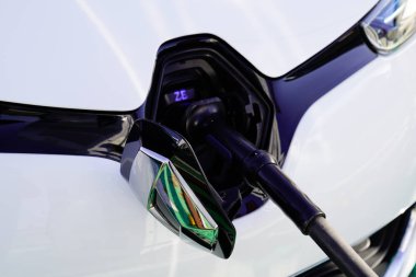 Bordeaux, Aquitaine / France - 12 04 2019: Renault Zoe araba şarj sistemi ev