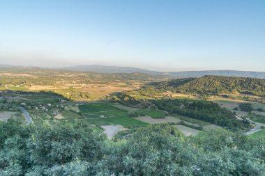 Gordes Tepesi antik tepe köy manzaralı panoramik doğa