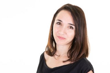 Beyaz arka planda güzel iş kadını esmer portresi