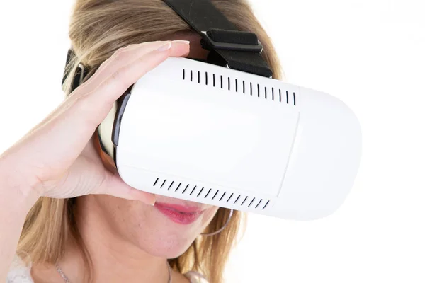 Женщина Очках Маска Переживает Виртуальную Реальность Качестве Нового Развлекательного Устройства — стоковое фото