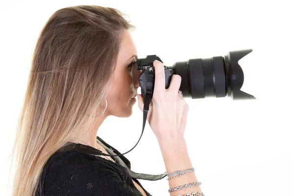 Profil Porträtt Blond Kvinna Fotograf Med Dslr Kamera Vit Bakgrund — Stockfoto