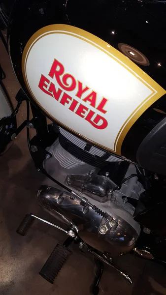 Bordeaux Aquitaine France 2019 Logoschild Emblem Des Motorrad Royal Enfield — Stockfoto