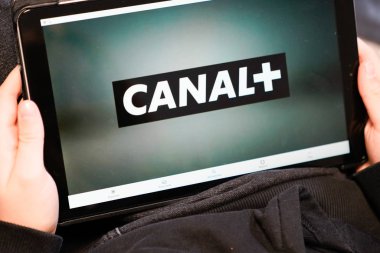 Bordeaux, Aquitaine / Fransa - 11 27 2019: Canal + Canal Plus + televizyon logosu tablet Fransız premium kanalı