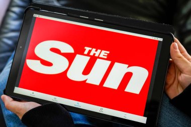 Bordeaux, Aquitaine / Fransa - 11 27 27 2019: İngiltere Sun bulvar gazetesi ekran tabletinde en çok satan gazete