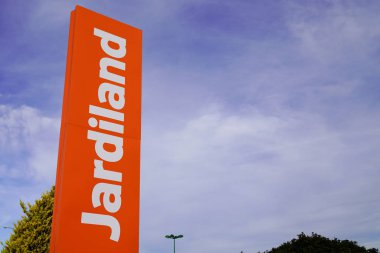 Bordeaux, Aquitaine / Fransa - 125 2019: Jardiland pankartı amblem dükkanı Home Improvement Store Garden Center