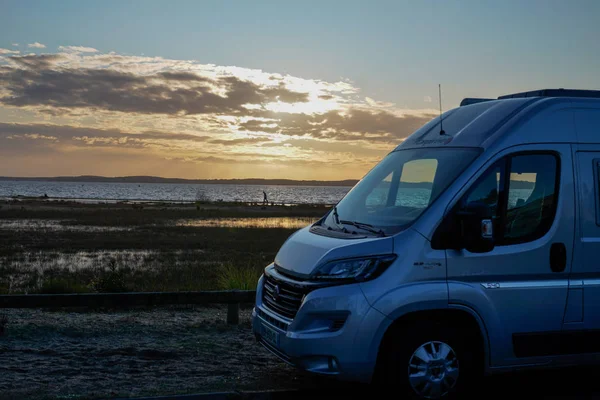 Vacker Utsikt Med Husbil Soluppgången Sommar Van Livet — Stockfoto