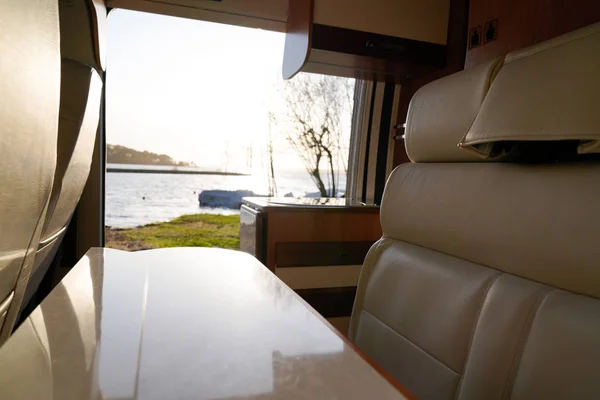 Relaxamento Com Vista Para Lago Van Campista Estilo Vida Vanlife — Fotografia de Stock