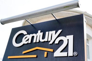 Bordeaux, Aquitaine / Fransa - 12. 28 2019: Century 21 imzalı emlak bürosu emlak mağazası simsarı