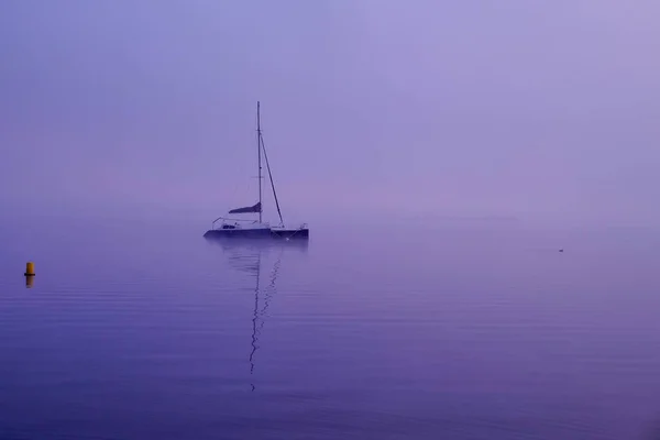 Лодка Озере Хуртин Восходе Солнца Карканской Деревне Жиронде Франс — стоковое фото