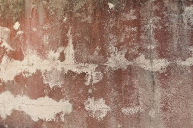 Pankart arka planı için beton duvardan dökülen eski kirli kırmızı boya dokusu.