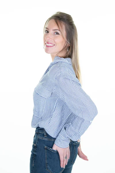 Joyful Mulher Bonita Posando Positivamente Câmera Vestida Com Camisa Casual — Fotografia de Stock