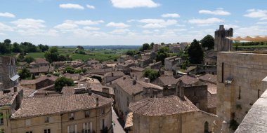 unesco Saint Emilion köyünün panorama manzarası.