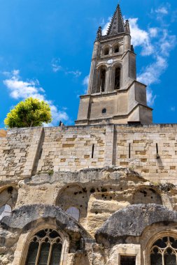 Bordeaux Fransa 'daki Saint-Emilion köyünün ünlü unesco manzarası.