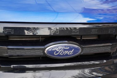 Bordeaux, Aquitaine / France - 01 09 2020: Izgara gümüş araba üzerinde Ford Ranger logosu Amerikan çokuluslu otomobil üreticisi