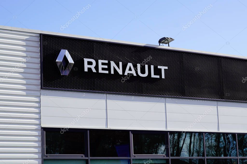 Bordeaux , Aquitaine / France -  01 09 2020 : car renault sign logo on station dealership store signage garage