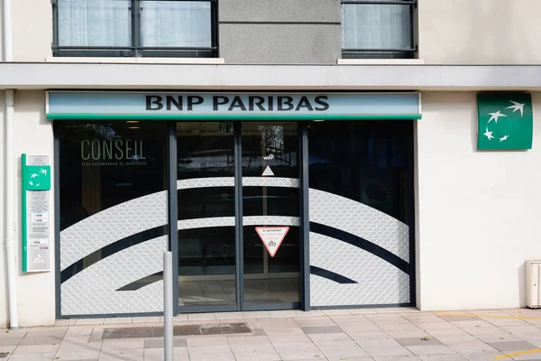 ボルドー アキテーヌ フランス 2020 Bnp Paribasロゴサインオフィス代理店フランス多国籍銀行緑の看板 — ストック写真