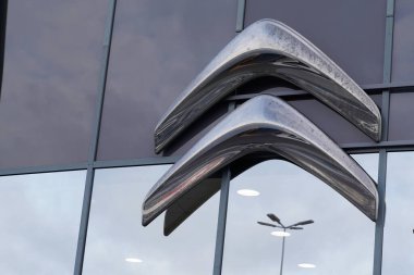 Bordeaux, Aquitaine / Fransa - 01: 15 2020: Citroen logosu gümüş tabelacı araba galerisi