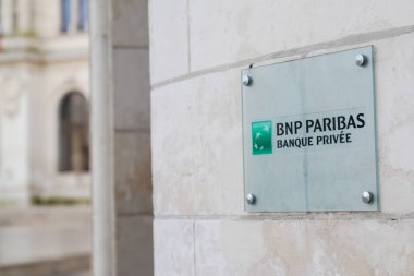 Bordeaux, Aquitaine / Fransa - 01: 15 2020: Bnp Paribas Bankasının Privee logosu özel bankanın plaket girişini imzaladı