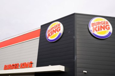 Bordeaux, Aquitaine / Fransa - 01: 15 2020: Burger King restoran restoranının fast food bayii logosuna imza attı