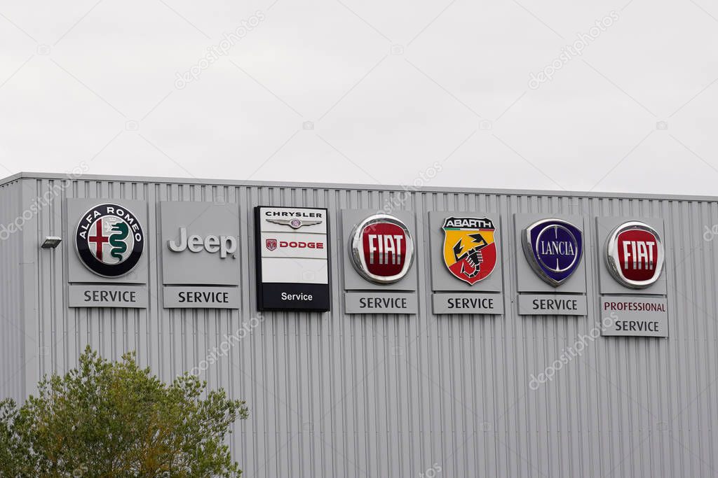 Bordeaux , Aquitaine / France - 01 15 2020 : Fiat Abarth logo Alfa Romeo lancia sign and Jeep store car professional dealerships chrysler dodge ram shop